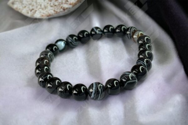 Sulaimani Hakik Protects the wearer from evil eye and black magic